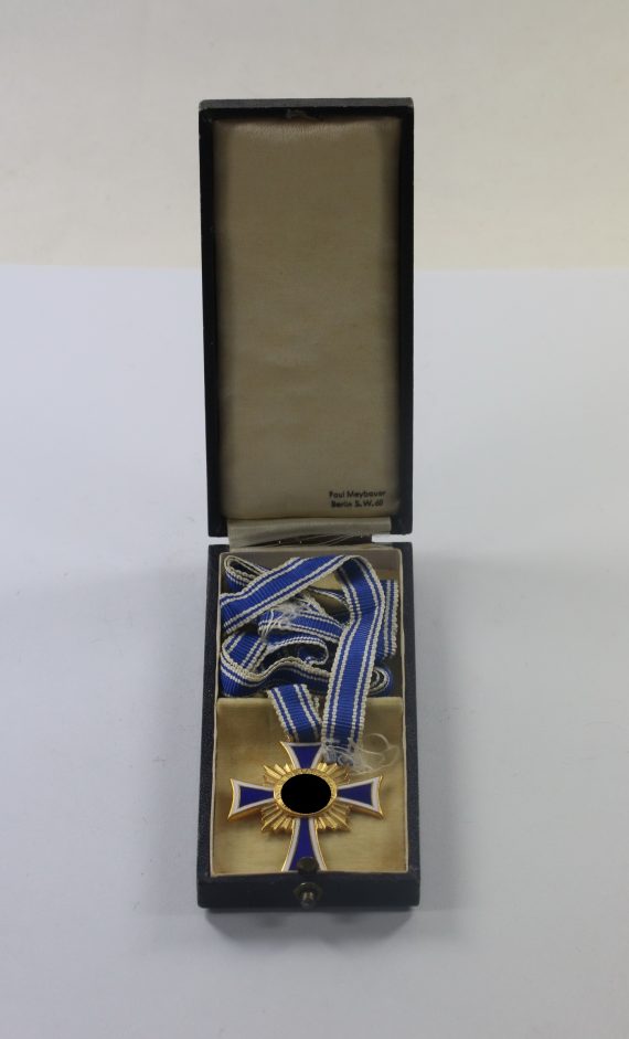 mutterkreuz_in_gold_im_etui_paul_meybauer_berlin_s