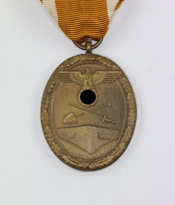 schutzwallehrenzeichen_fuer_arbeit_zum_schutze_deutschlands_1__1